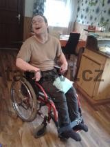 První okamžiky vozíčkáře s novou polohovací pomůckou