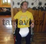 Speciální požadavek upravené polohovací pomůcky na upevnění kolen  po operaci kyčle